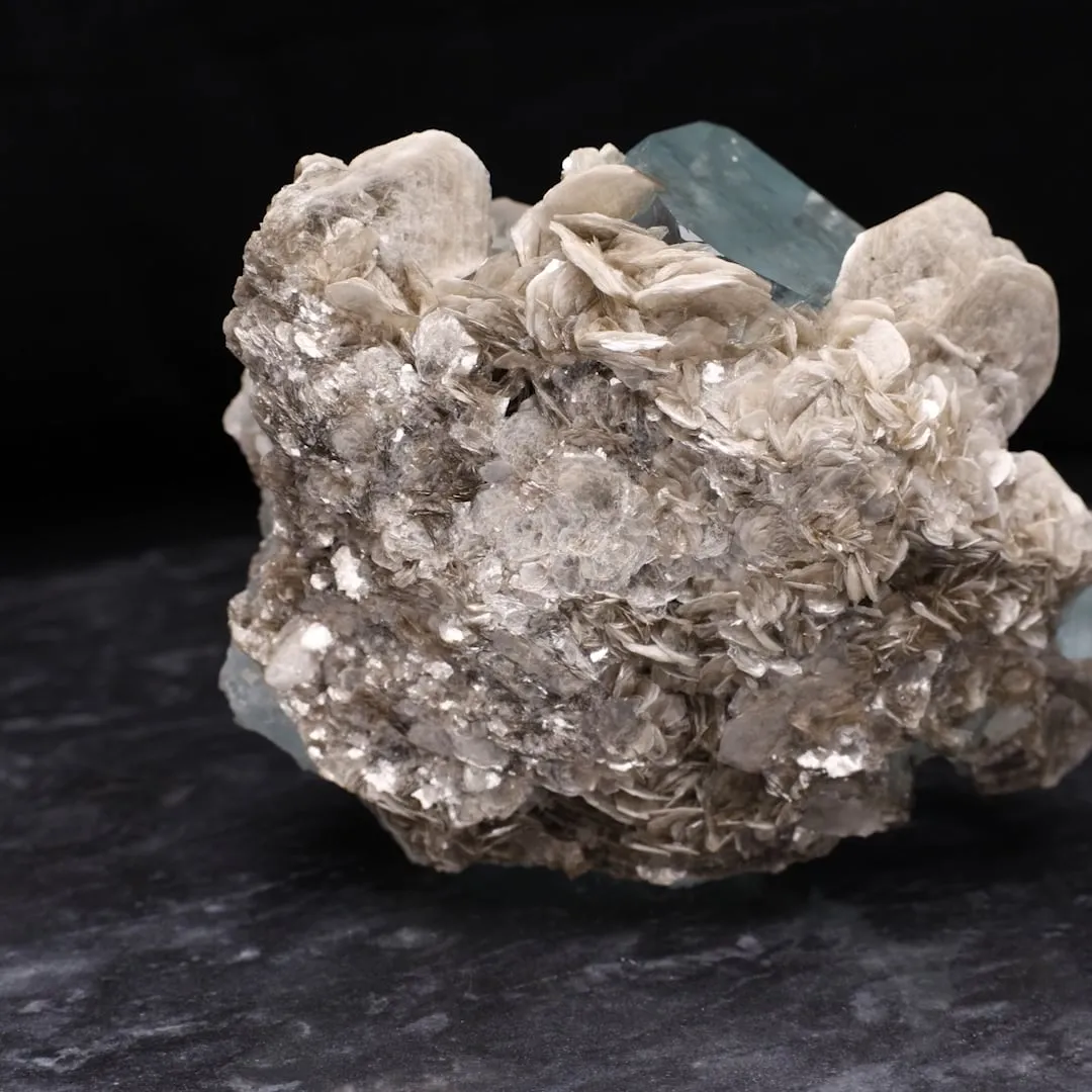 Beryl v. Aquamarine, Fluorite, Muscovite - image 2