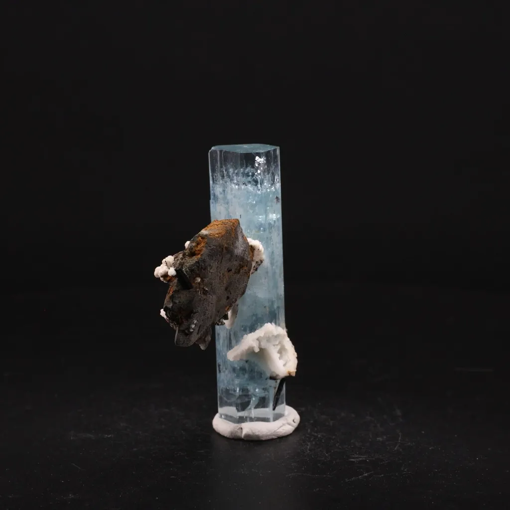 Beryl v. Aquamarine Limonite a. Siderite - image 2