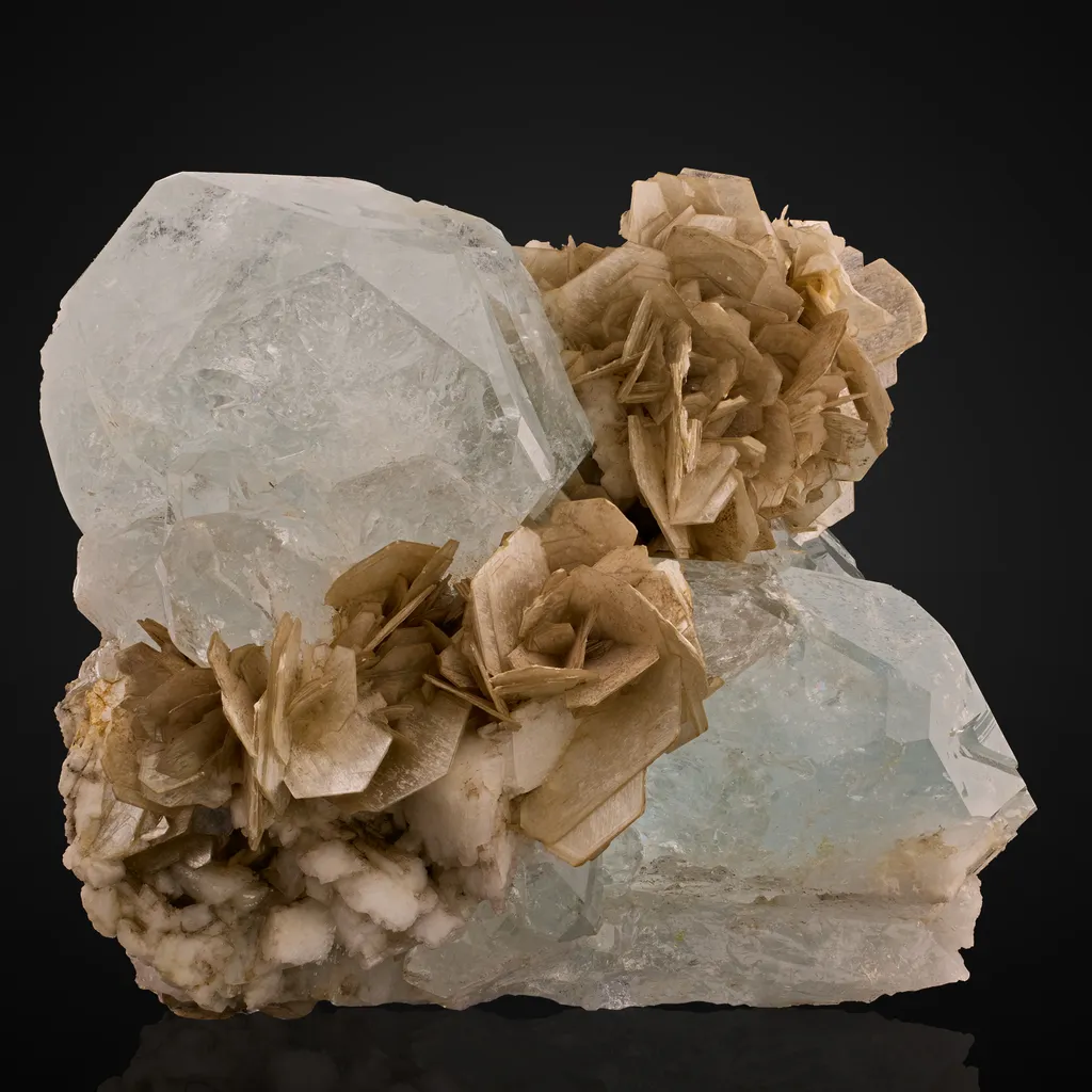 Beryl v. Aquamarine, Muscovite image