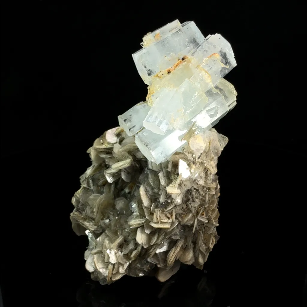 Beryl v. Aquamarine, Muscovite - Pakistan, Gilgit-Baltistan, Shigar District, Shigar Valley image