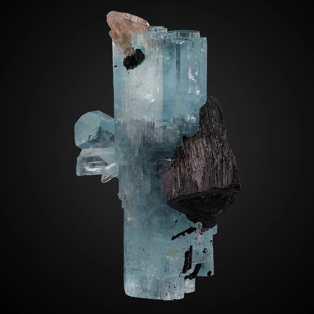 Beryl v. Aquamarine, Schorl image