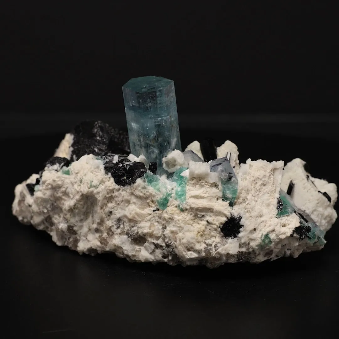 Beryl v. Aquamarine, Schorl, Fluorite - image 2