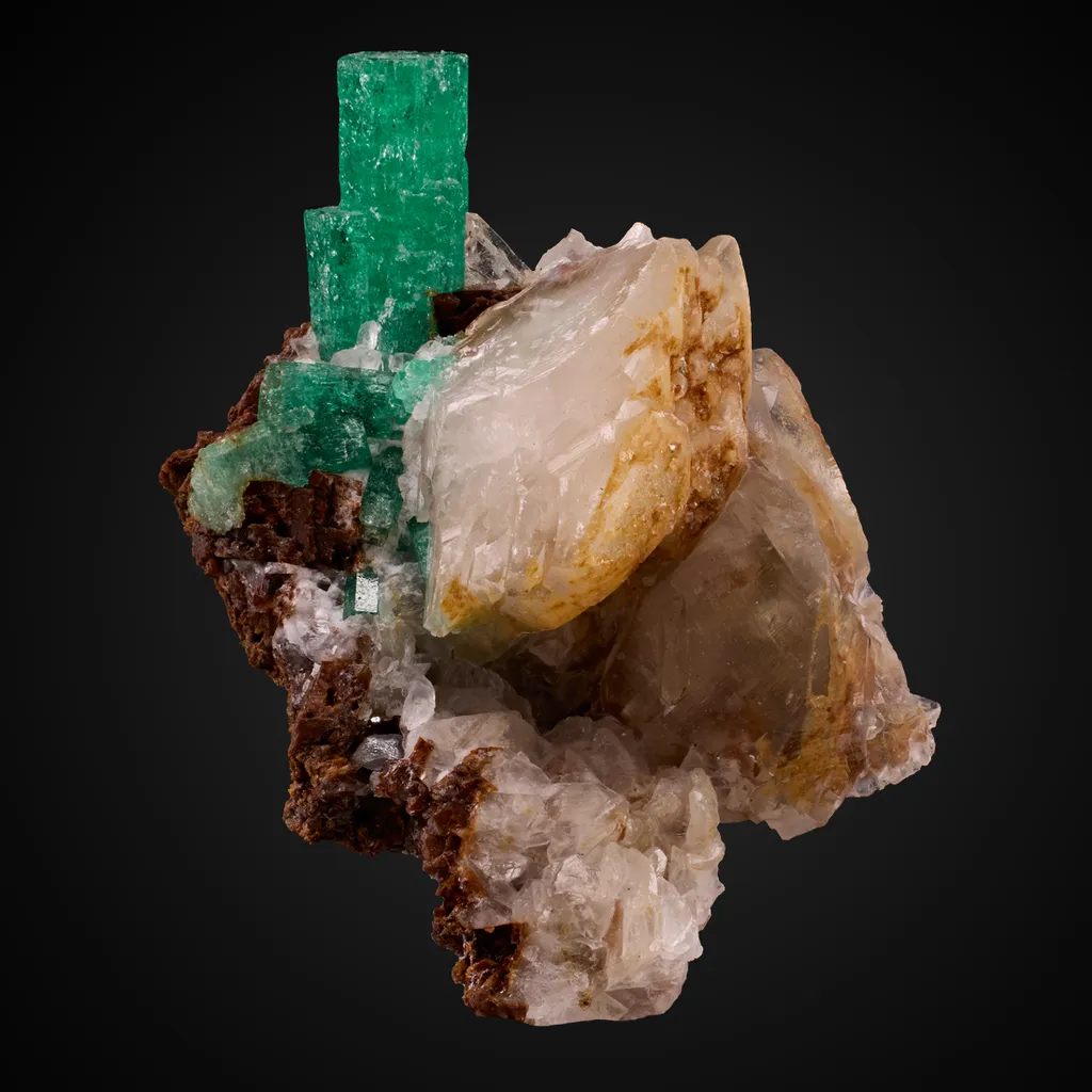 Beryl v. Emerald, Calcite image
