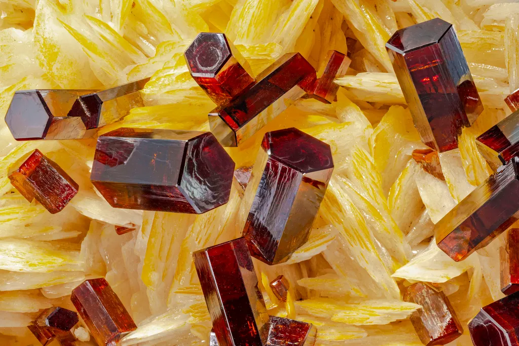 "Beryl" Vanadinite - image 2
