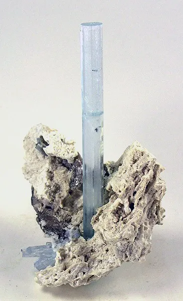 Beryl (Var: Aquamarine) image