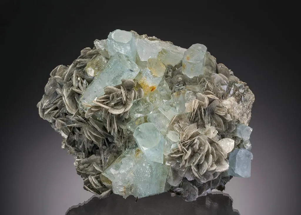 Beryl var. Aquamarine image