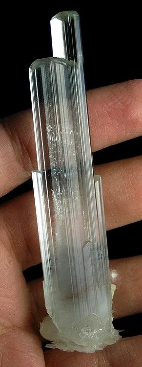 Beryl (Var: Aquamarine) image