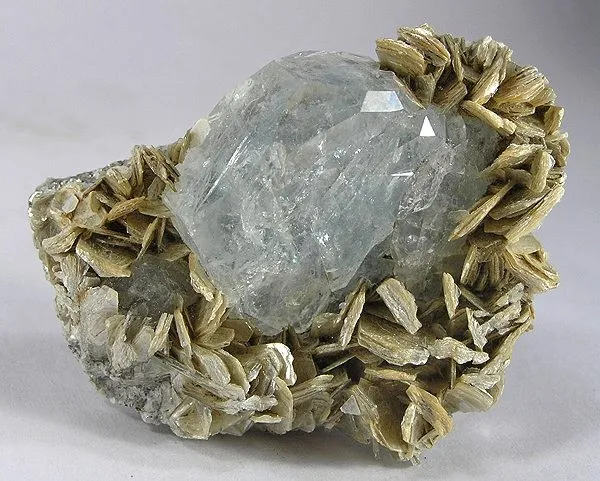 Beryl (Var: Aquamarine) image