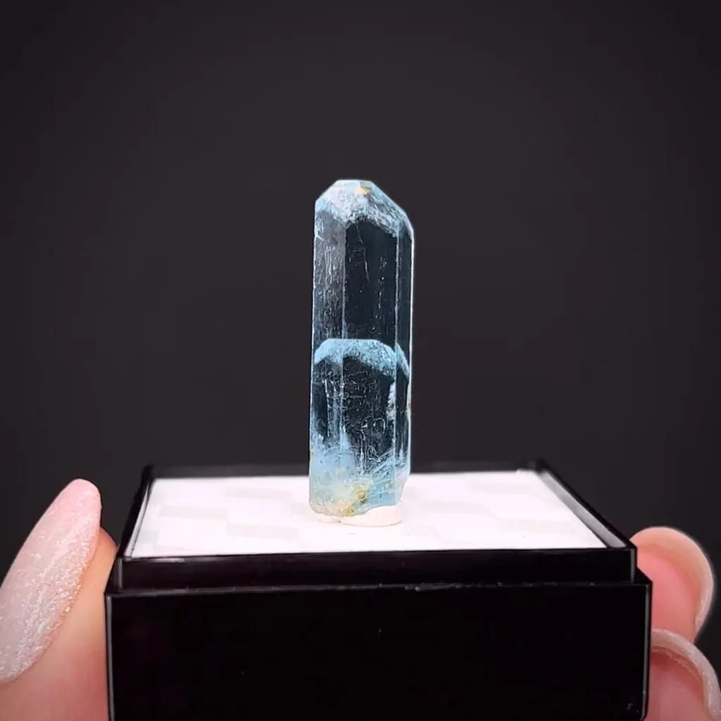 Beryl var. Aquamarine image