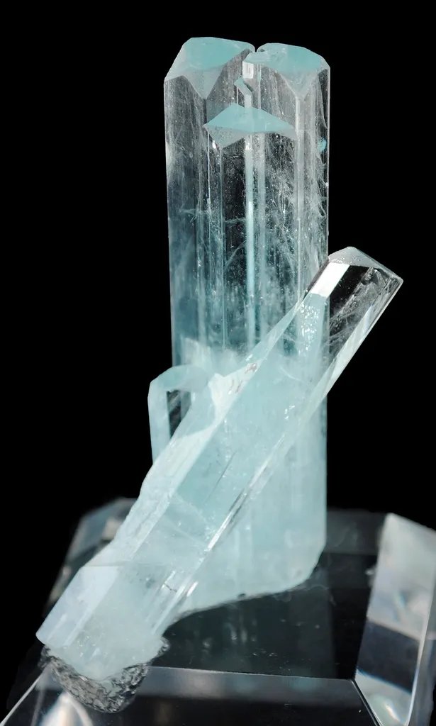 Beryl Var. Aquamarine image
