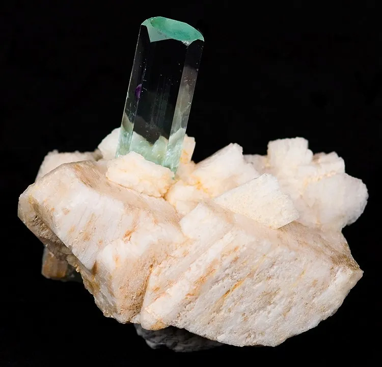 Beryl (Var: Aquamarine), Albite image