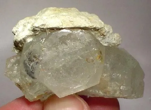 Beryl (Var: Aquamarine), Albite image