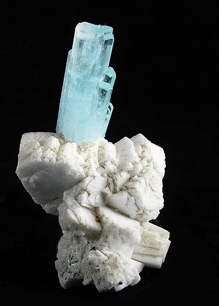 Beryl (Var: Aquamarine), Albite image