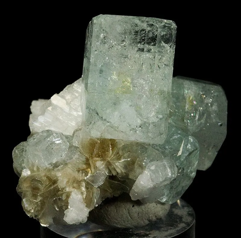 Beryl (Var: Aquamarine), Albite image