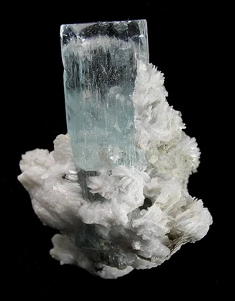 Beryl (Var: Aquamarine), Albite (Var: Cleavelandite) image