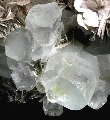 Beryl (Var: Aquamarine), Apatite-(Caf) - image 2