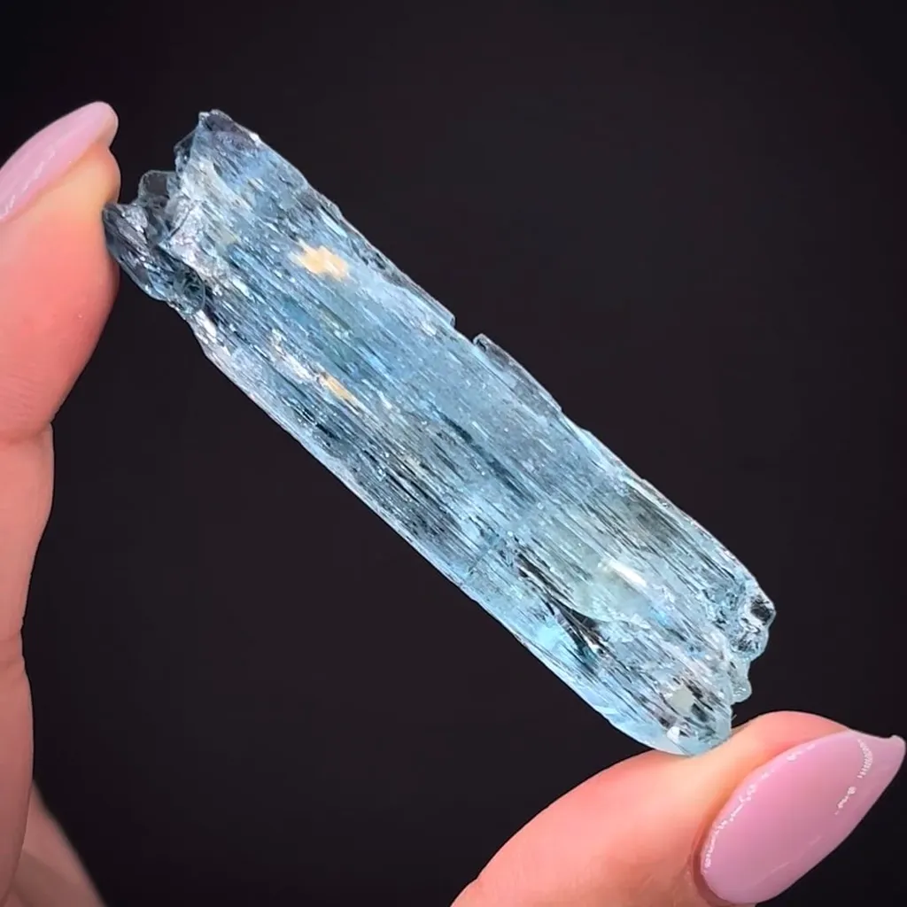 Beryl var. Aquamarine image