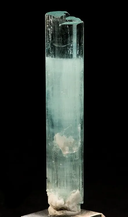 Beryl (Var: Aquamarine) image