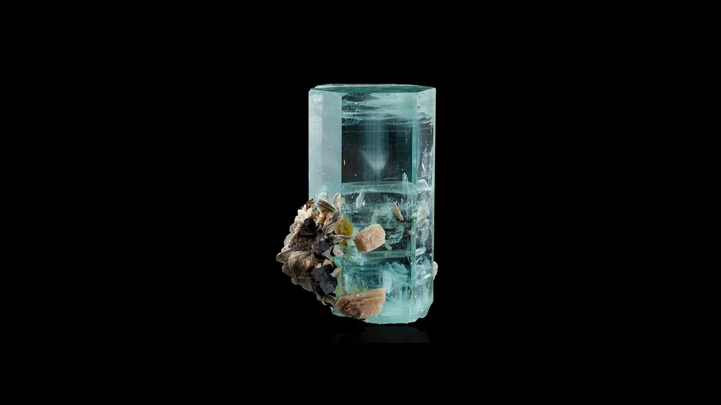 Beryl (var. Aquamarine) image