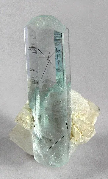 Beryl (Var: Aquamarine) image