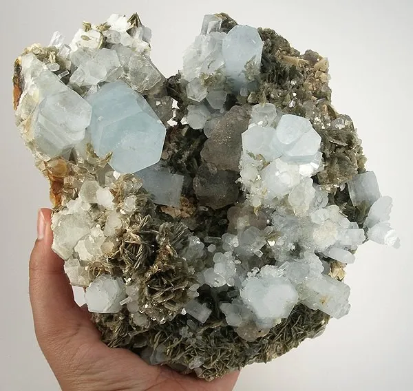 Beryl (Var: Aquamarine), Fluorite, Muscovite image
