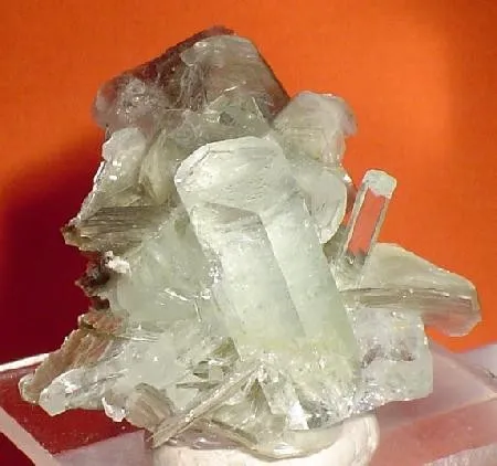Beryl (Var: Aquamarine), Muscovite image