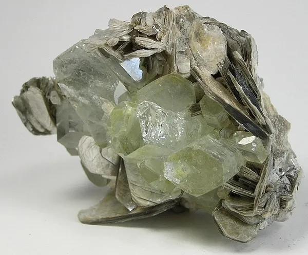 Beryl (Var: Aquamarine), Muscovite image