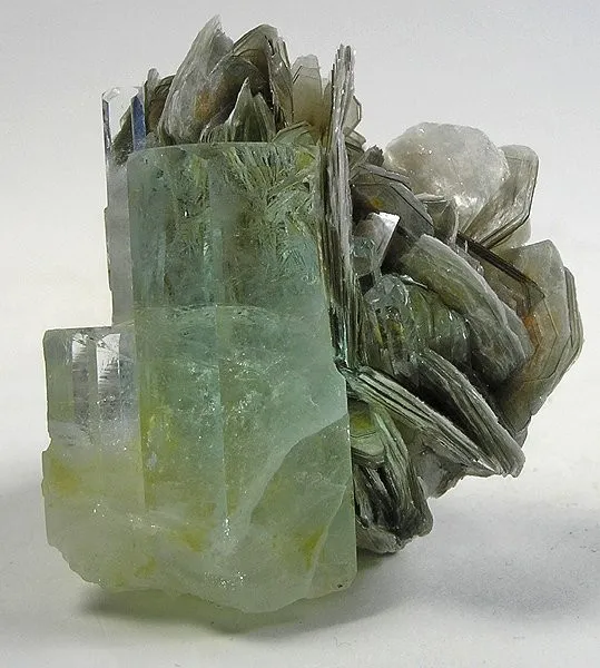 Beryl (Var: Aquamarine), Muscovite image