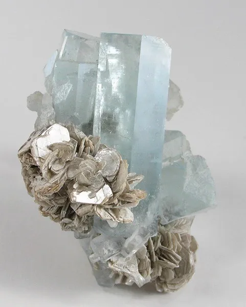 Beryl (Var: Aquamarine), Muscovite image