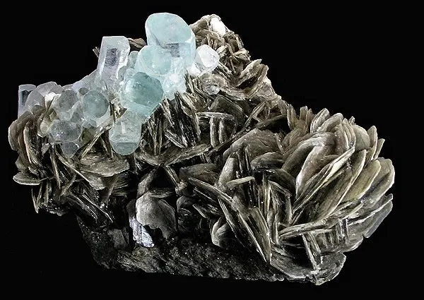 Beryl (Var: Aquamarine), Muscovite image