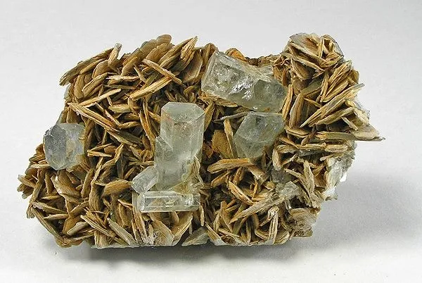 Beryl (Var: Aquamarine), Muscovite image