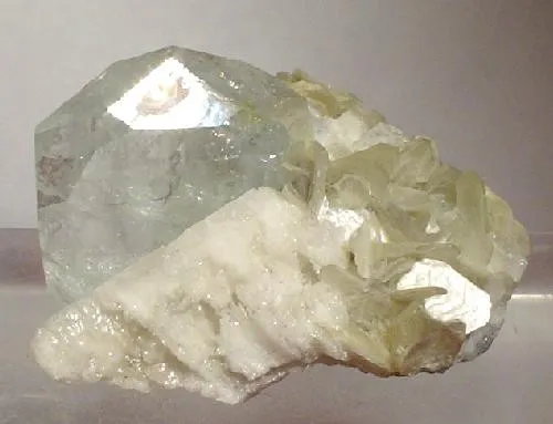Beryl (Var: Aquamarine), Muscovite, Albite image