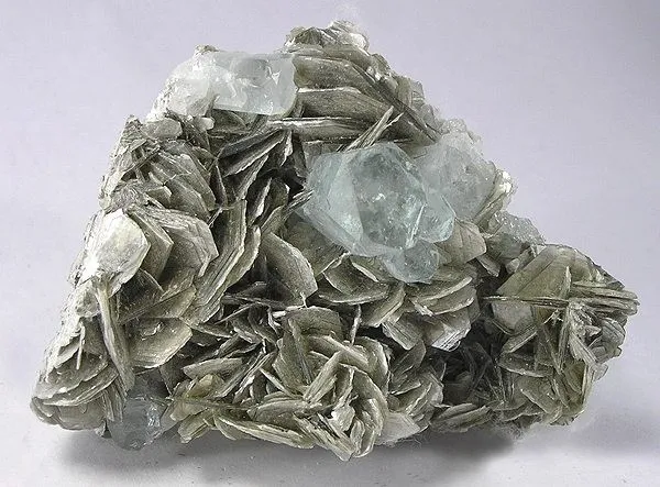Beryl (Var: Aquamarine), Muscovite image