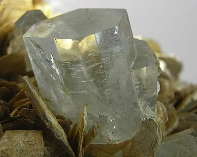 Beryl (Var: Aquamarine), Muscovite - image 2