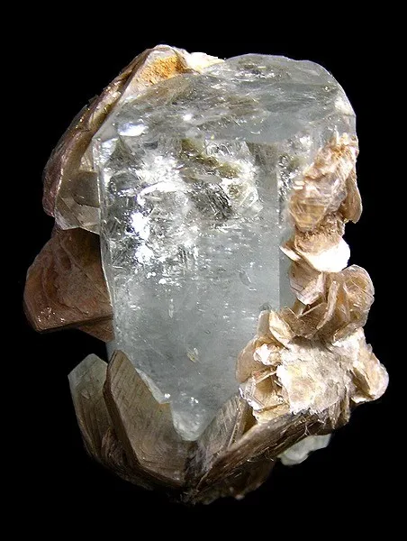 Beryl (Var: Aquamarine), Muscovite image