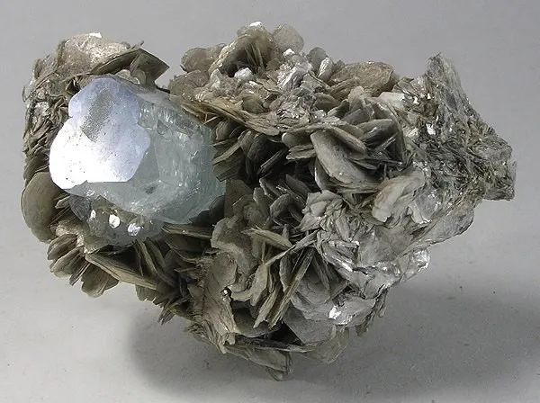 Beryl (Var: Aquamarine), Muscovite image