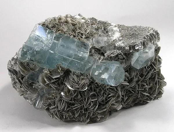 Beryl (Var: Aquamarine), Muscovite image