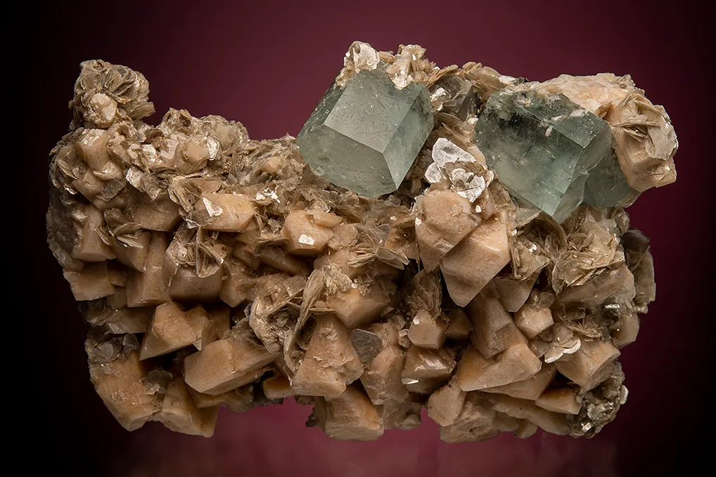 Beryl var. Aquamarine on Albite var. Pericline image