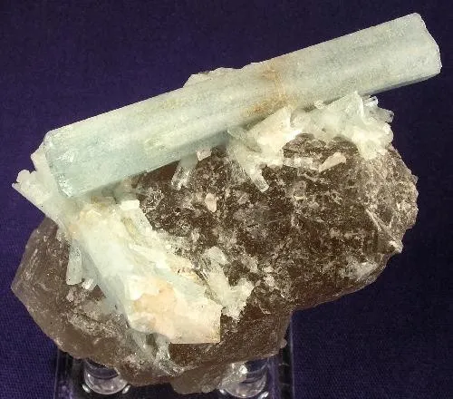 Beryl (Var: Aquamarine), Quartz image