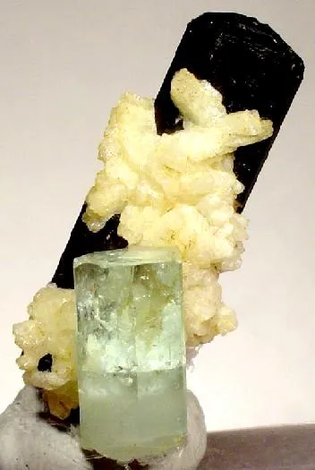 Beryl (Var: Aquamarine), Schorl, Albite (Var: Cleavelandite) image