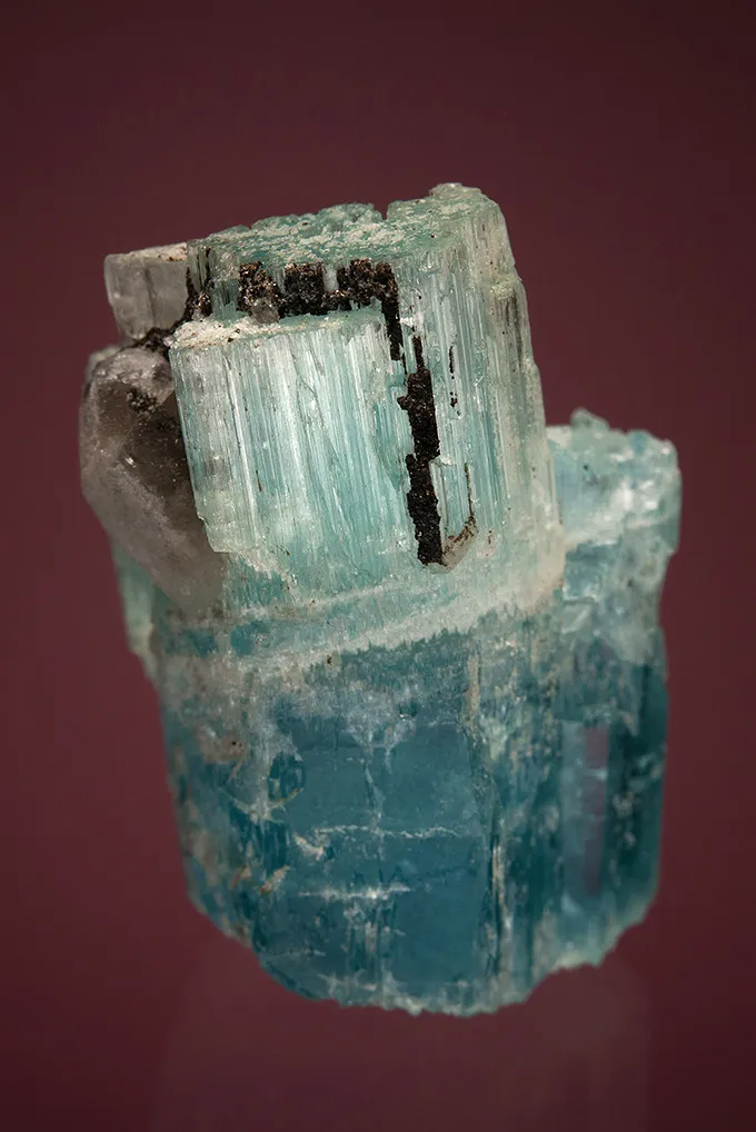 Beryl var. Aquamarine with Bertrandite, Fluorapatite and Quartz - image 3