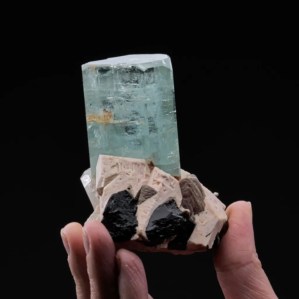 Beryl var. Aquamarine with Fluorapatite, Muscovite and Feldspar - image 2