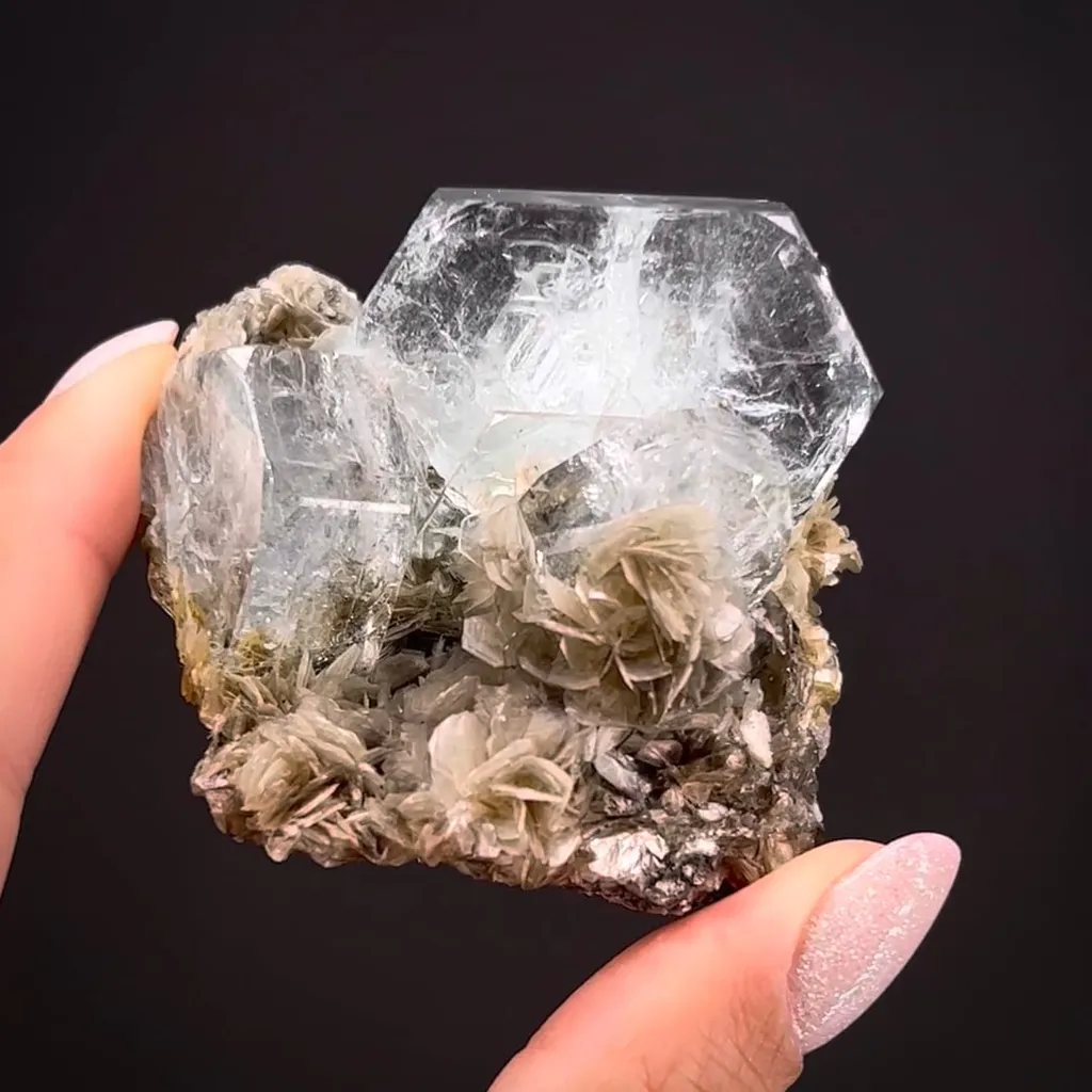 Beryl var. Aquamarine with Muscovite image