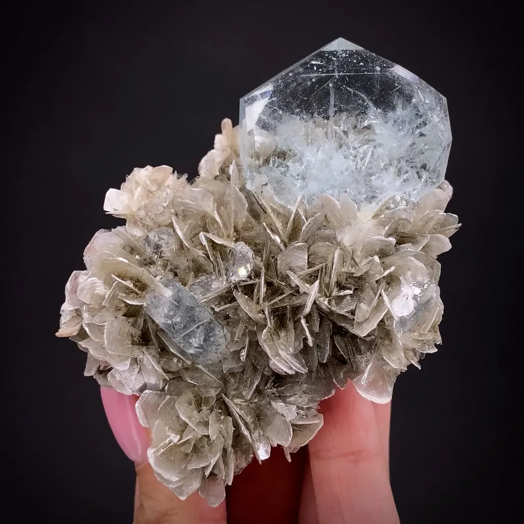 Beryl var. Aquamarine with Muscovite image