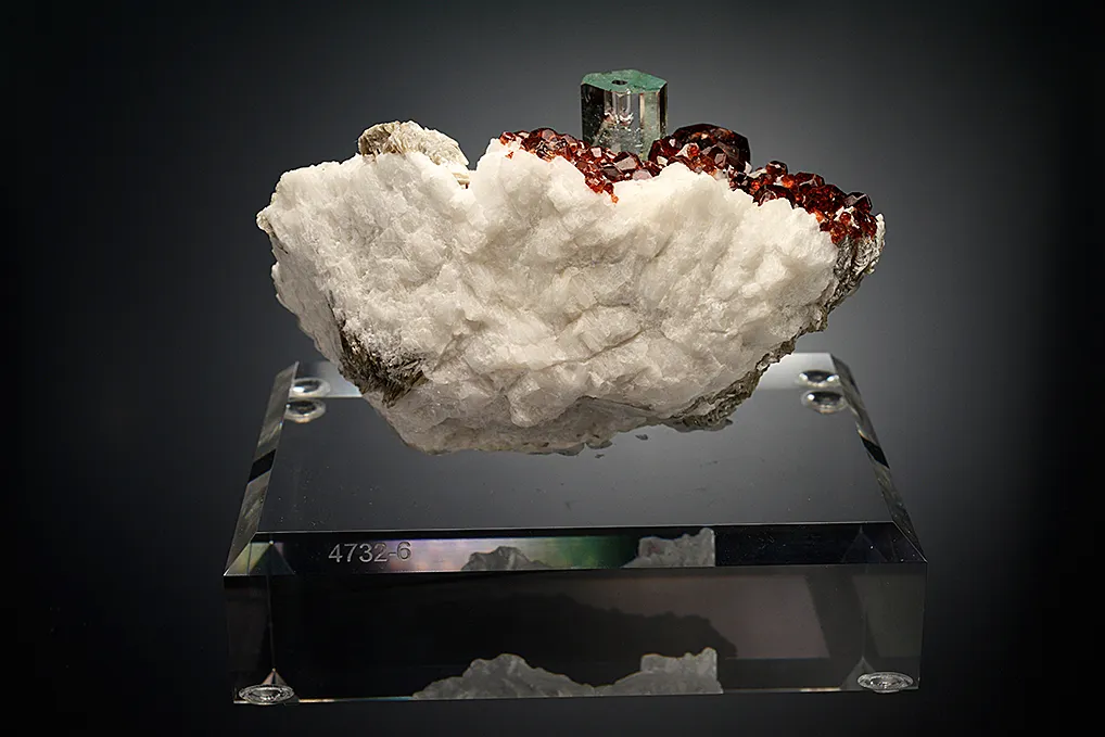 Beryl var. Aquamarine with Spessartine on Microcline and Muscovite - image 4