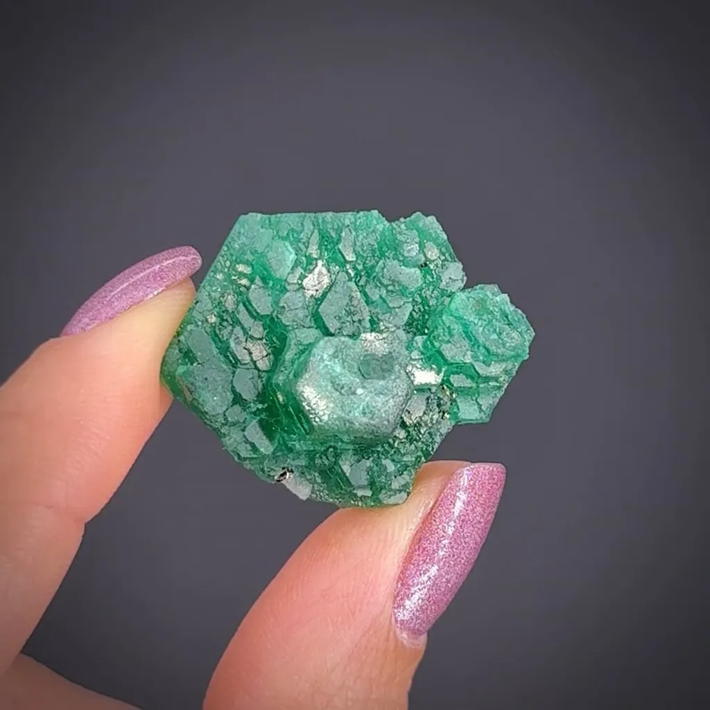 Beryl var. Emerald image