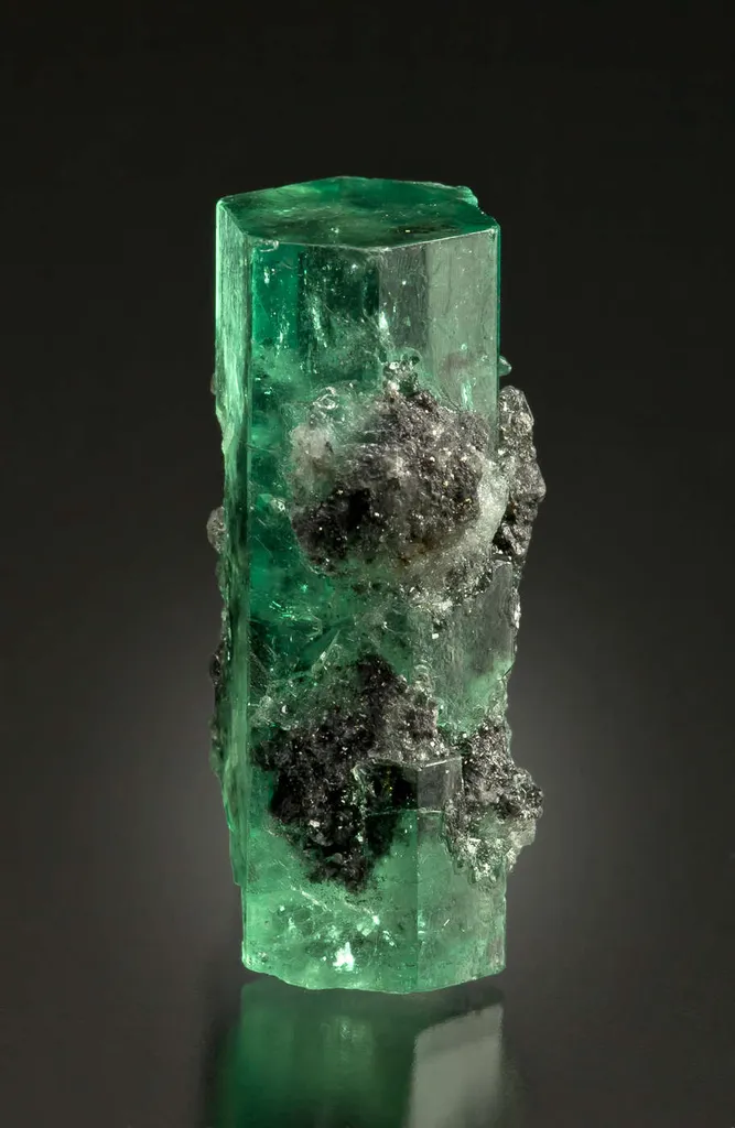 Beryl Var Emerald image
