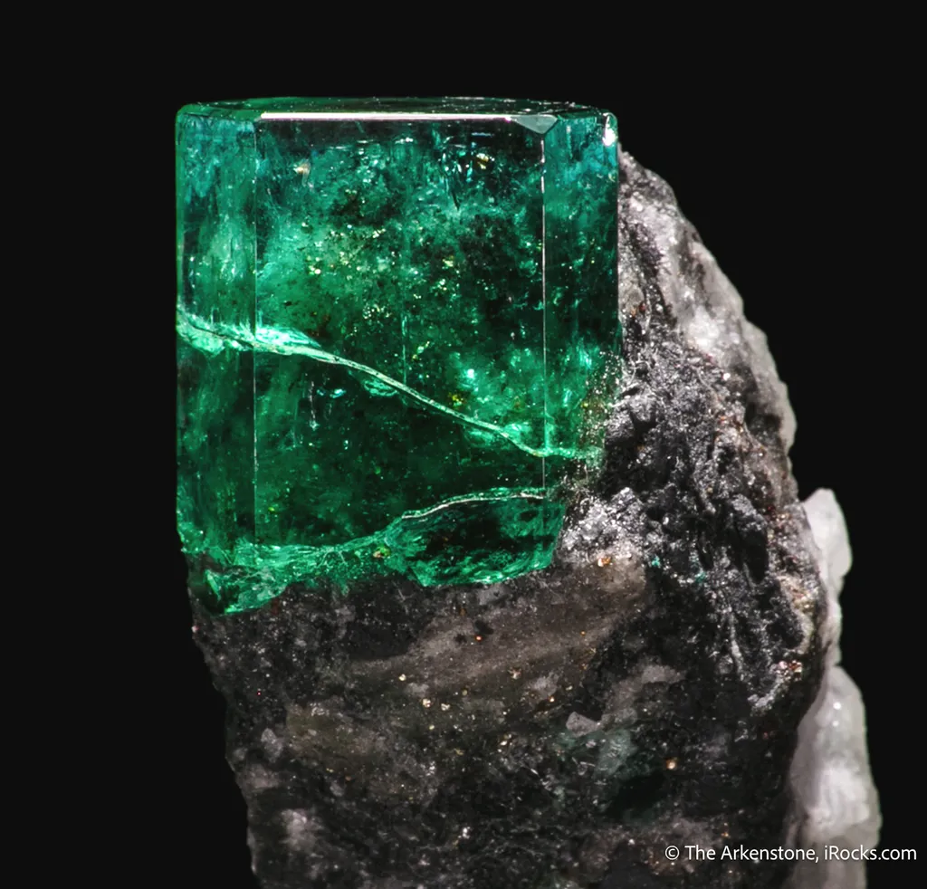 Beryl var. Emerald image