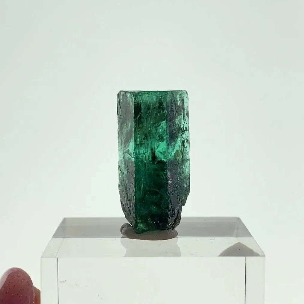 Beryl var. Emerald image