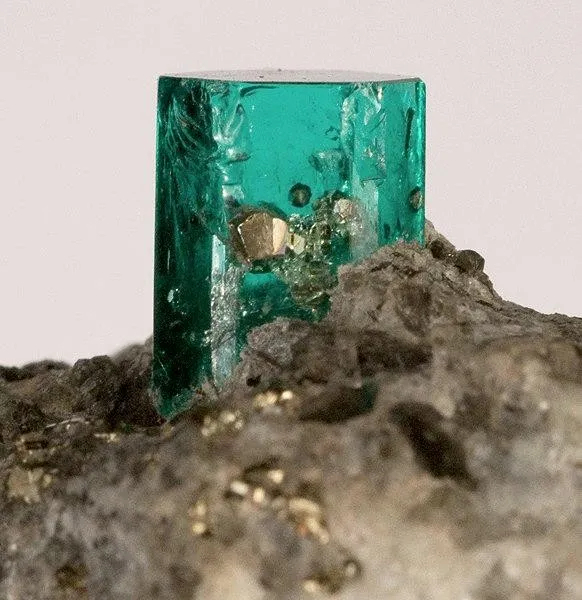Beryl (Var: Emerald) - image 3